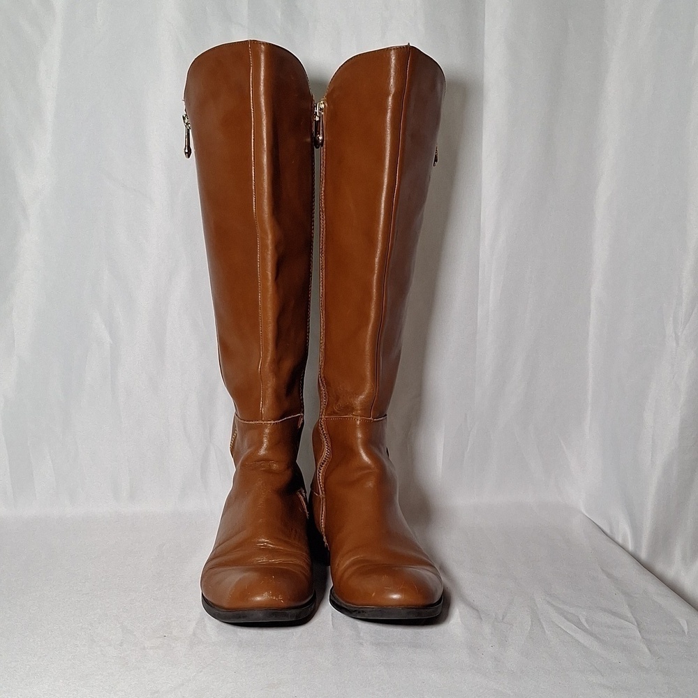 🍁Tahari camel color boots
